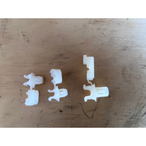 Rear door lock rod clips