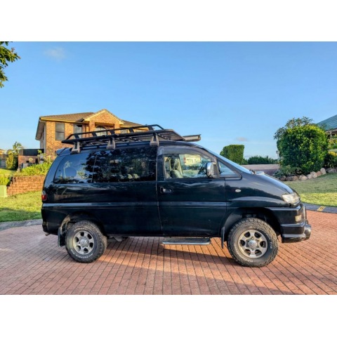 NMitsubishi Delica 2005 black